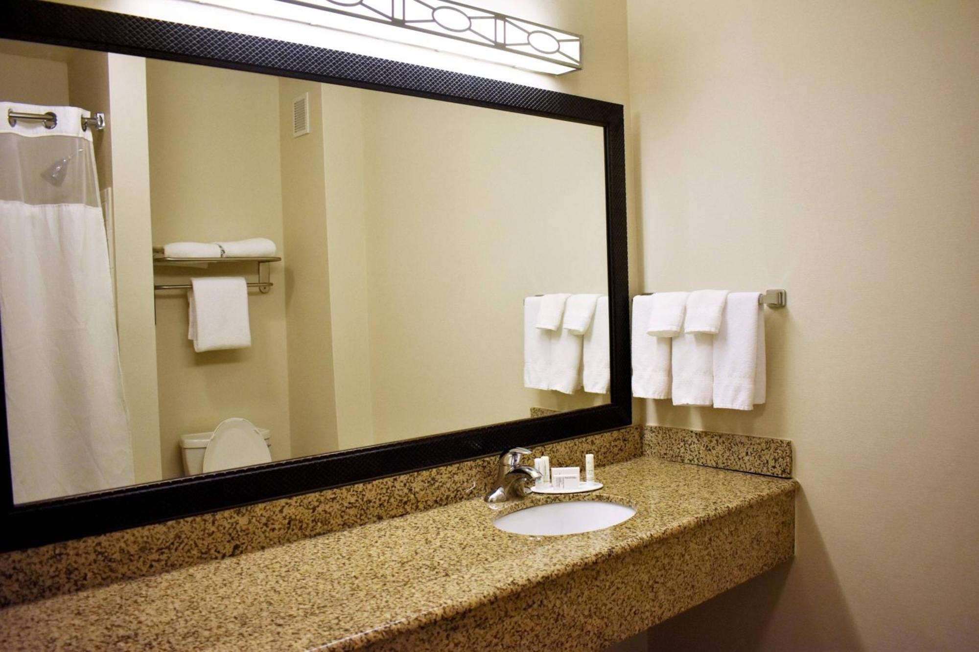 Fairfield Inn And Suites By Marriott Strasburg Shenandoah Valley Bagian luar foto