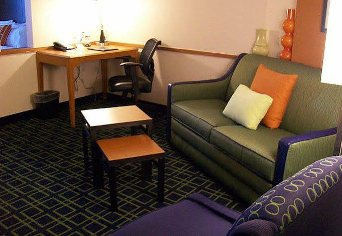 Fairfield Inn And Suites By Marriott Strasburg Shenandoah Valley Bagian luar foto
